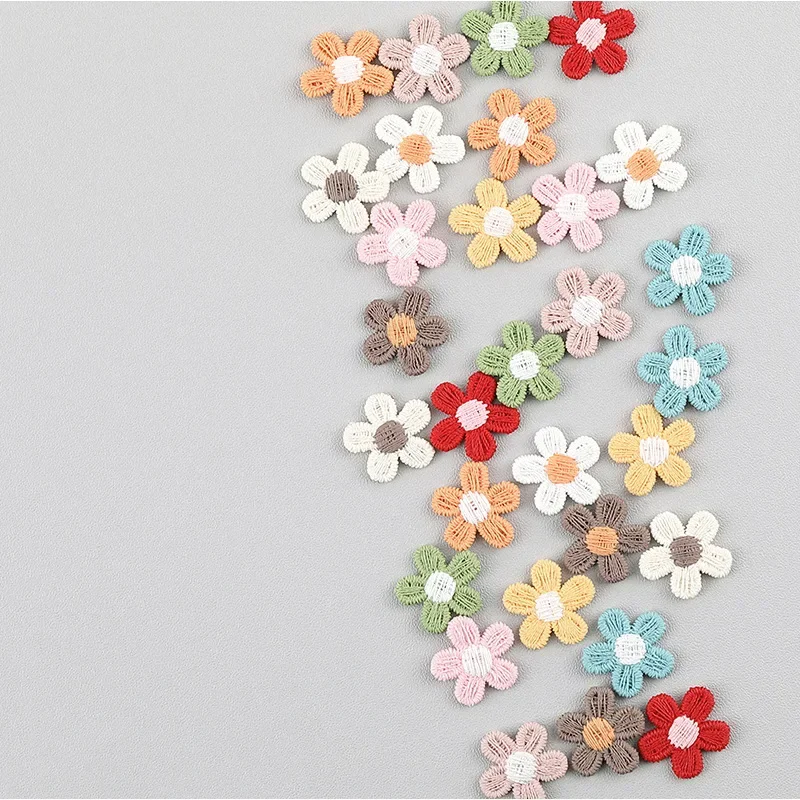 

100/200 шт. нашивки из ткани с вышивкой в виде маленьких цветов с пятью лепестками для одежды, леггинсов, заколок для волос, головных уборов, обуви, шляп, аксессуаров для одежды