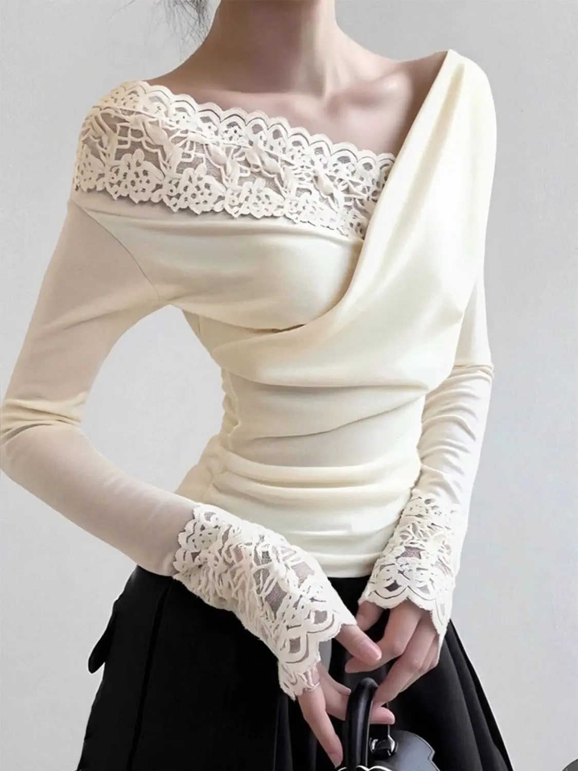 

Retro Apricot Lace Splicing Slanted Shoulder V-neck Shirt Women's Autumn and Winter New High-end Bottoming Shirt with Top Inside