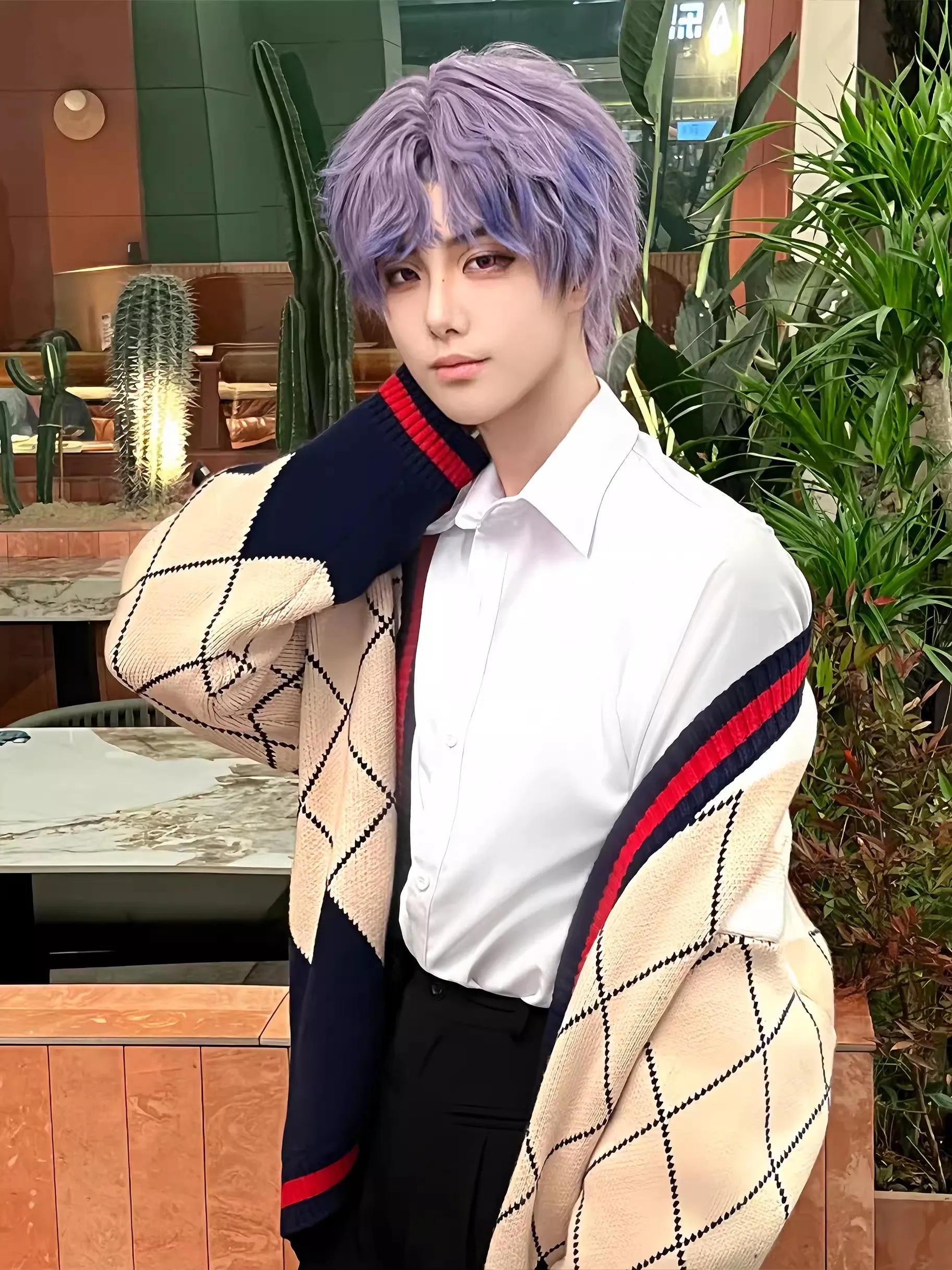 Love And Deepspace Rafayel Qiyu kostum Cosplay anting-anting Wig Dewasa uniseks Sweater Qiyu kemeja kardigan asimetris mantel hangat atasan