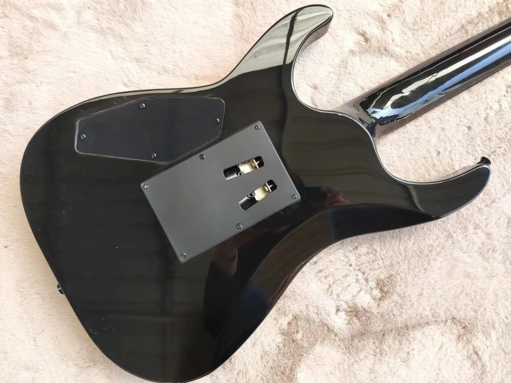 جيتار كهربائي عالي الجودة مكون من 6 أوتار، ولوحة أصابع من خشب الورد، وجسر اهتزاز، ولاقط EMG #6