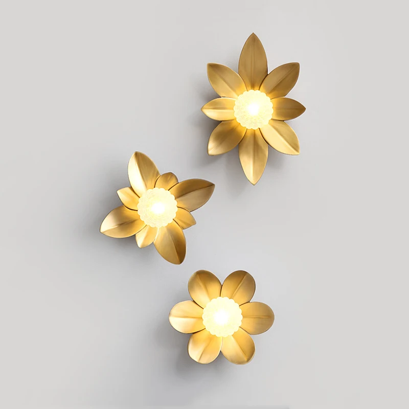 

European Retro Lotus Sconce Lamp Postmodern Luxury Personalized Bedroom LED Light Balcony Corridor Gold Creative Wall Lamp