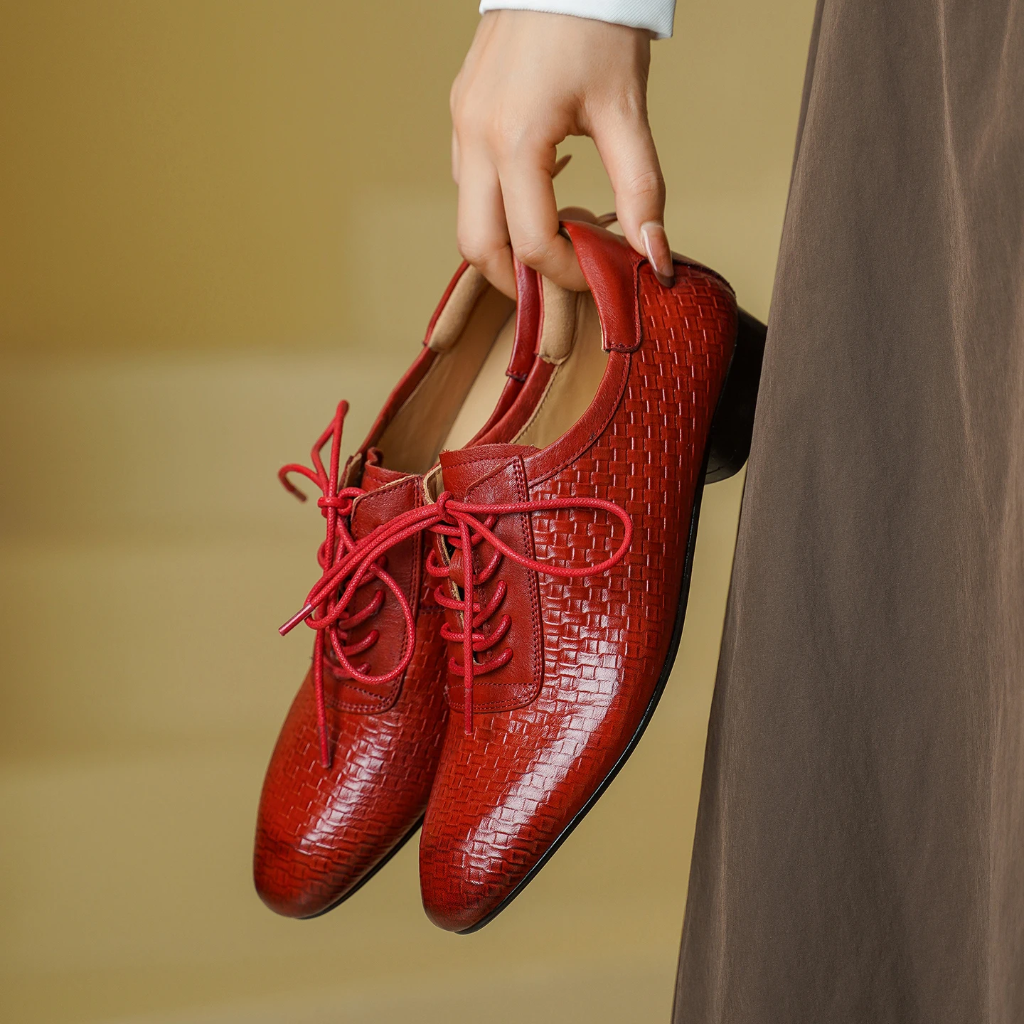 2026 new spring autumn women pumps natural leather 22-25cm washed cowhide weave round toe loafers lace-up women shoes fashion