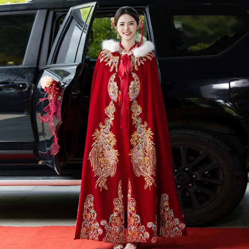 

A new velvet cape for warmth when going out Chinese-style wedding dress with hat and