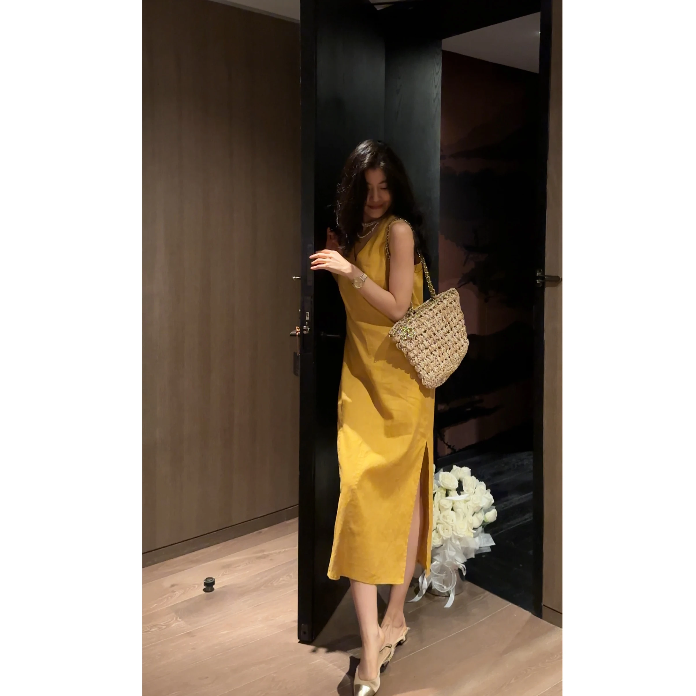 

NCOU Лето 2025 Женское длинное льняное платье с V-образным вырезом и разрезом, однотонное, элегантное, в традиционном китайском стиле