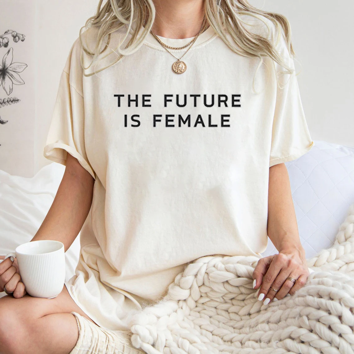 

2024 New Hot Sale Popular Street Individuality Female Shirt The Future Is Female Slogan Women T-shirt Trend Outdoor Casual Tee