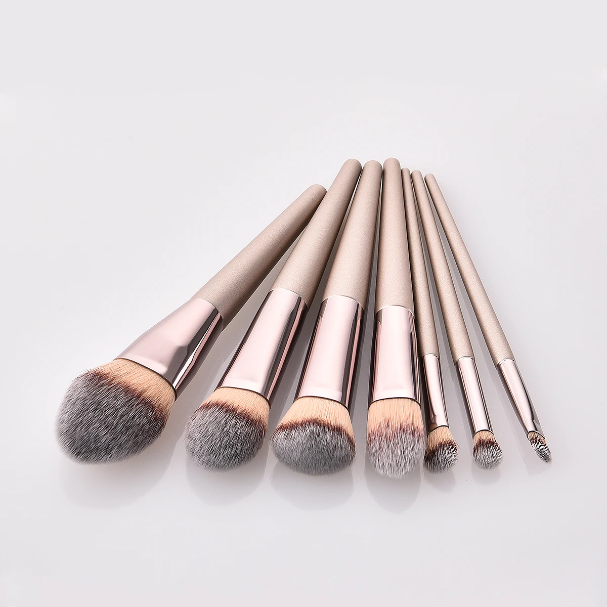

7Pcs Premium Eyeshadow Brush Set Nylon Fiber Professional Makeup Brush Kit High Quality Handles Cosmetics Brushes Gift for Women