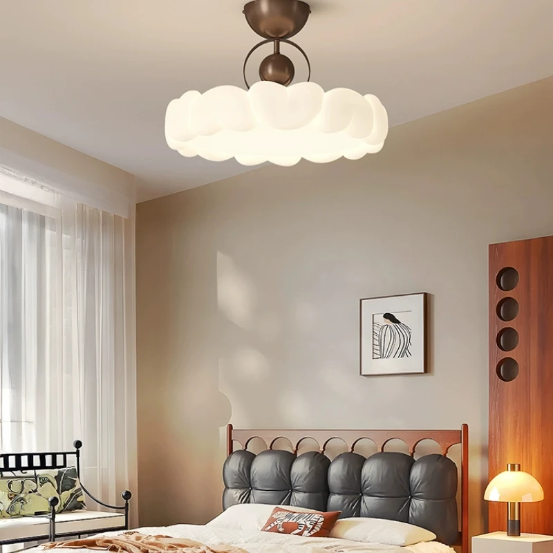 フレンチマスターベッドルームシーリングライトLED中世クリームスタイルミッドアメリカンハイエンド感覚の寝室書斎装飾照明