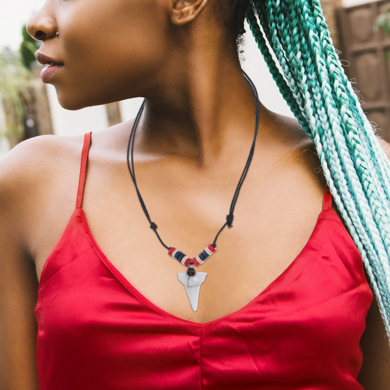 5 szt. Naszyjnik w stylu tybetańskim z regulowanym sznurkiem, zawieszka z imitacji zęba rekina, woskowany sznurek, biżuteria boho dla mężczyzn i kobiet, idealna na plażę i dla surferów.