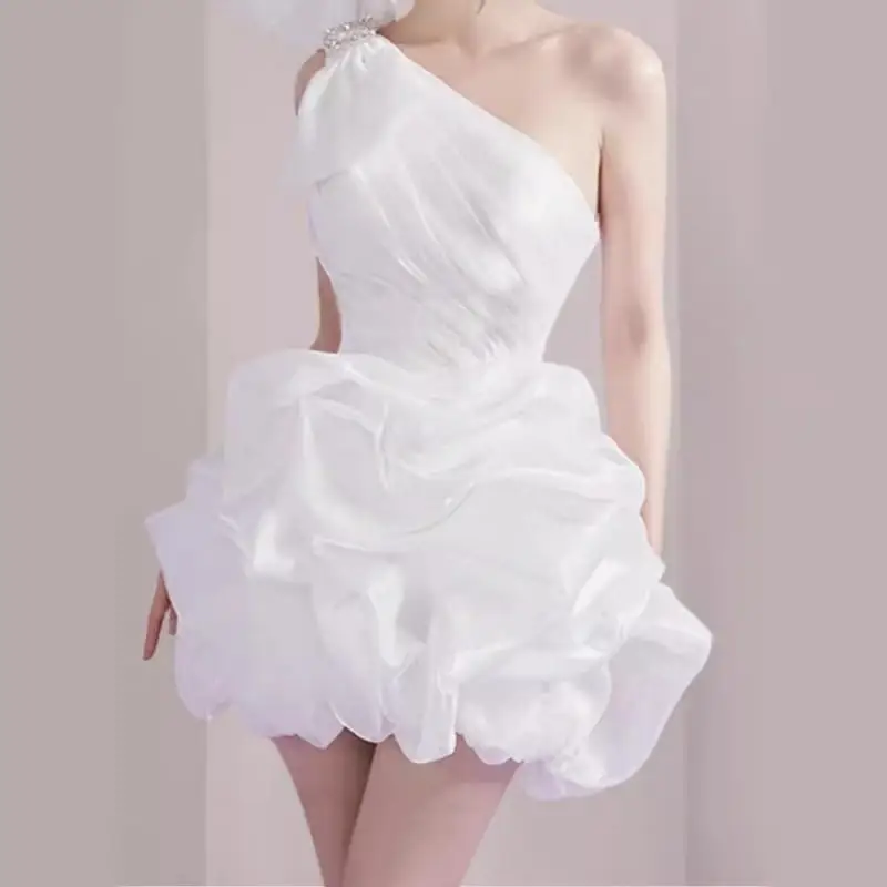 Branco inclinado ombro curto estilo festa de aniversário fora do ombro cerimônia de idade vestido de desempenho da dama de honra personalizado