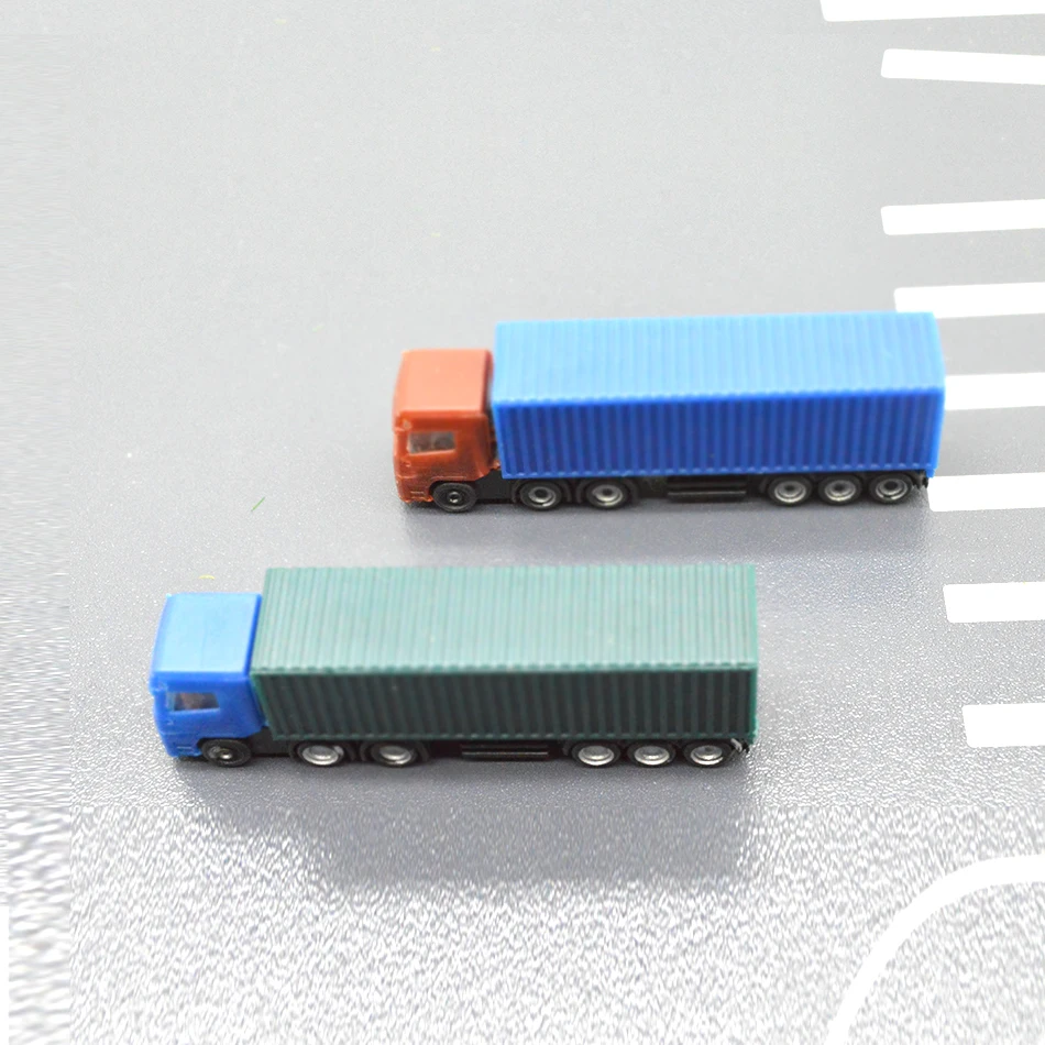 

2pcs 1/100-1/200 Miniature Truck Model Car ABS Plastic Toys Vehicle Architecture Building Materials for Diorama