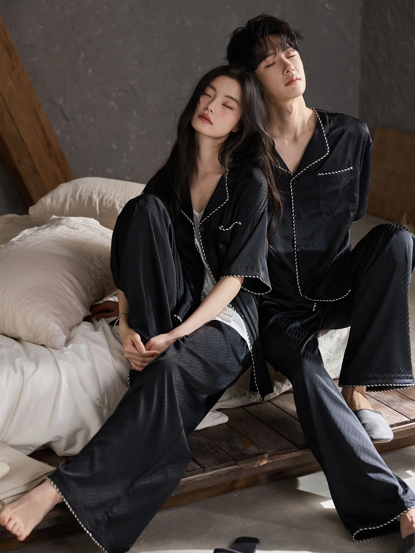 pijamas-de-pareja-de-manga-corta-y-pantalon-largo-de-seda-helada-con-banda-integrada-estilo-fino-y-fresco-conjunto-negro-para-mujer-y-hombre