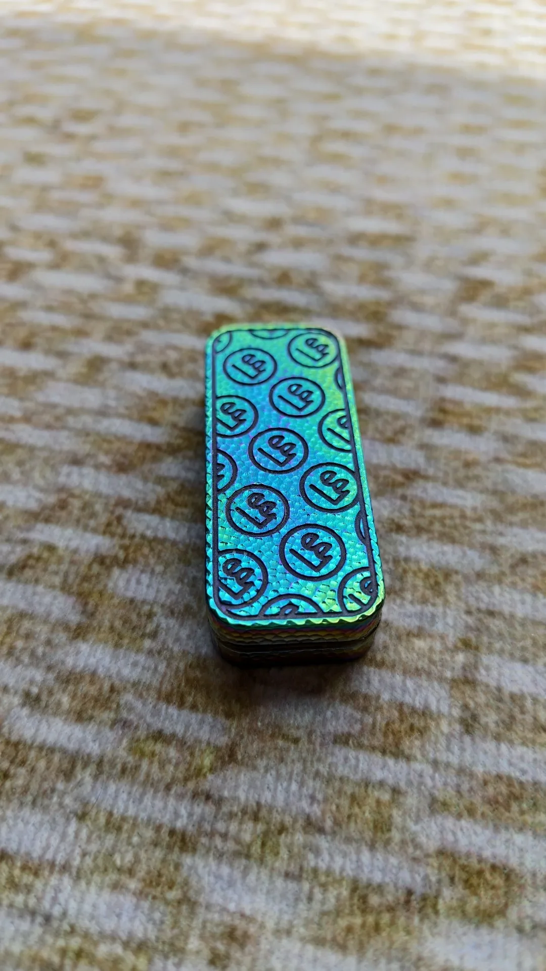 Used EDC Lee Titanium Alloy Healing Push Card edc Metal Decompression Toy