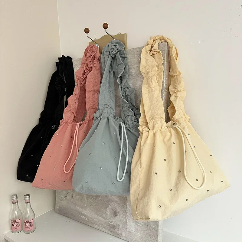 Borse a tracolla per giovani in Nylon solido con coulisse nuove borse da donna di grande capacità in vendita 2024 borse versatili Casual di alta