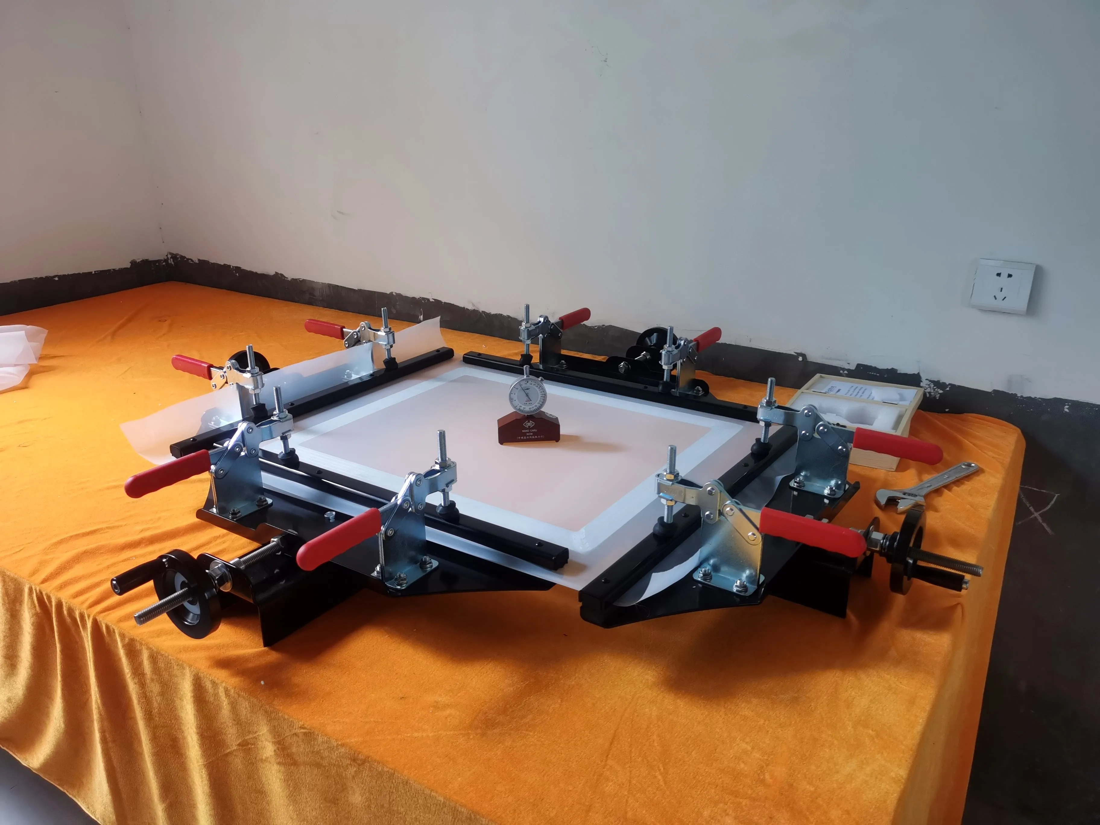 Desktop manual t-shirt silk garment screen printing mesh tension stretching machine for precise stretching