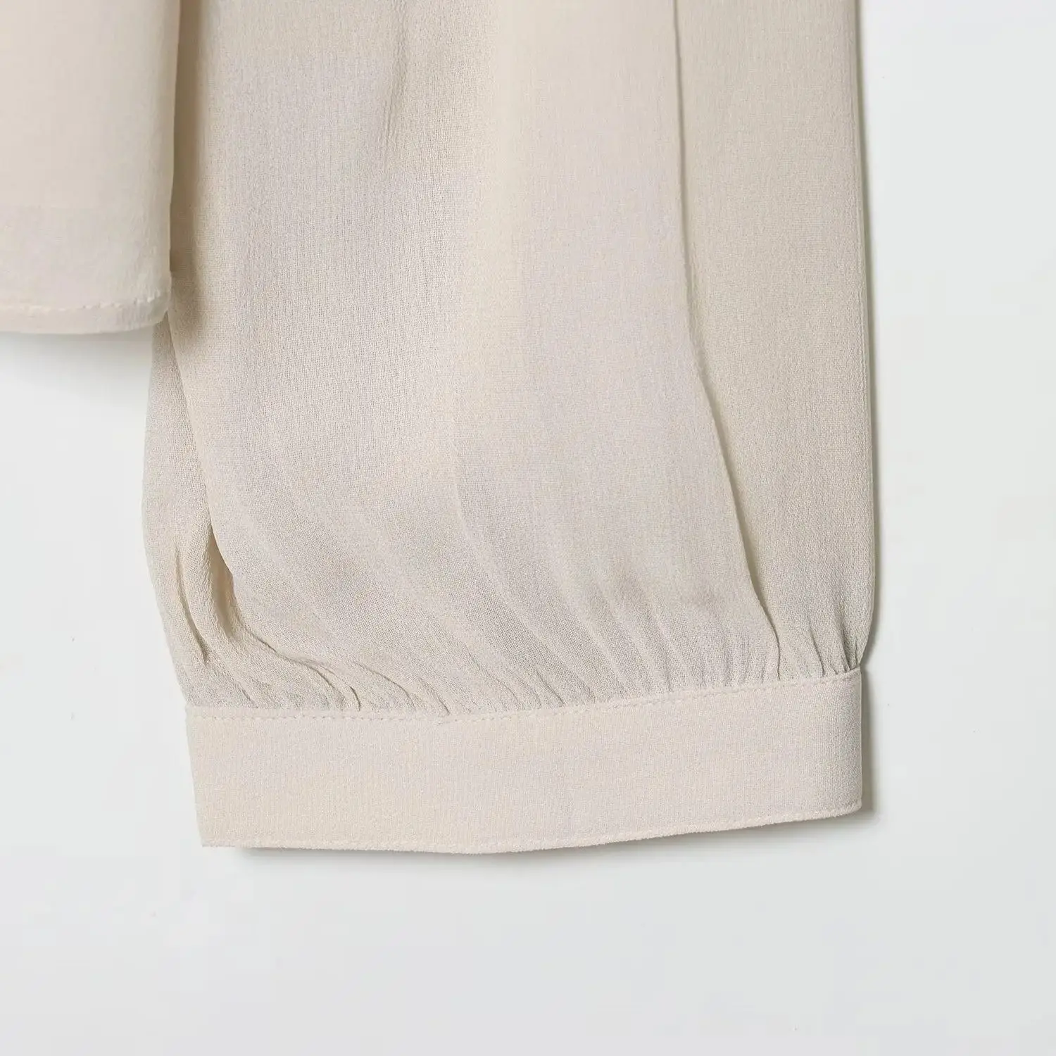 2025年女性ファッション 欧米風 秋新作 ラミネート装飾リボンシャツ レトロ長袖シャツ ブラウス 女性用