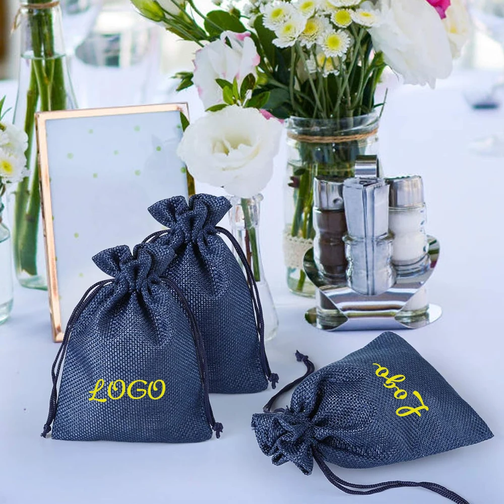 

50 шт. мешки из мешковины с шнурками, индивидуальный логотип, льняная подарочная сумка, мешочки для ювелирных изделий, мешки для свадебной вечеринки, подарки для рукоделия