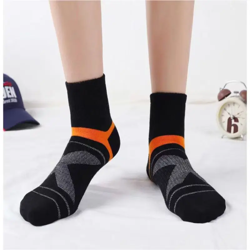 5 Pairs Of Black Dark-grey Men Socks High Quality Casual Outdoor Sports Socks Suitable For Sweat Absorption And Breathable Socks