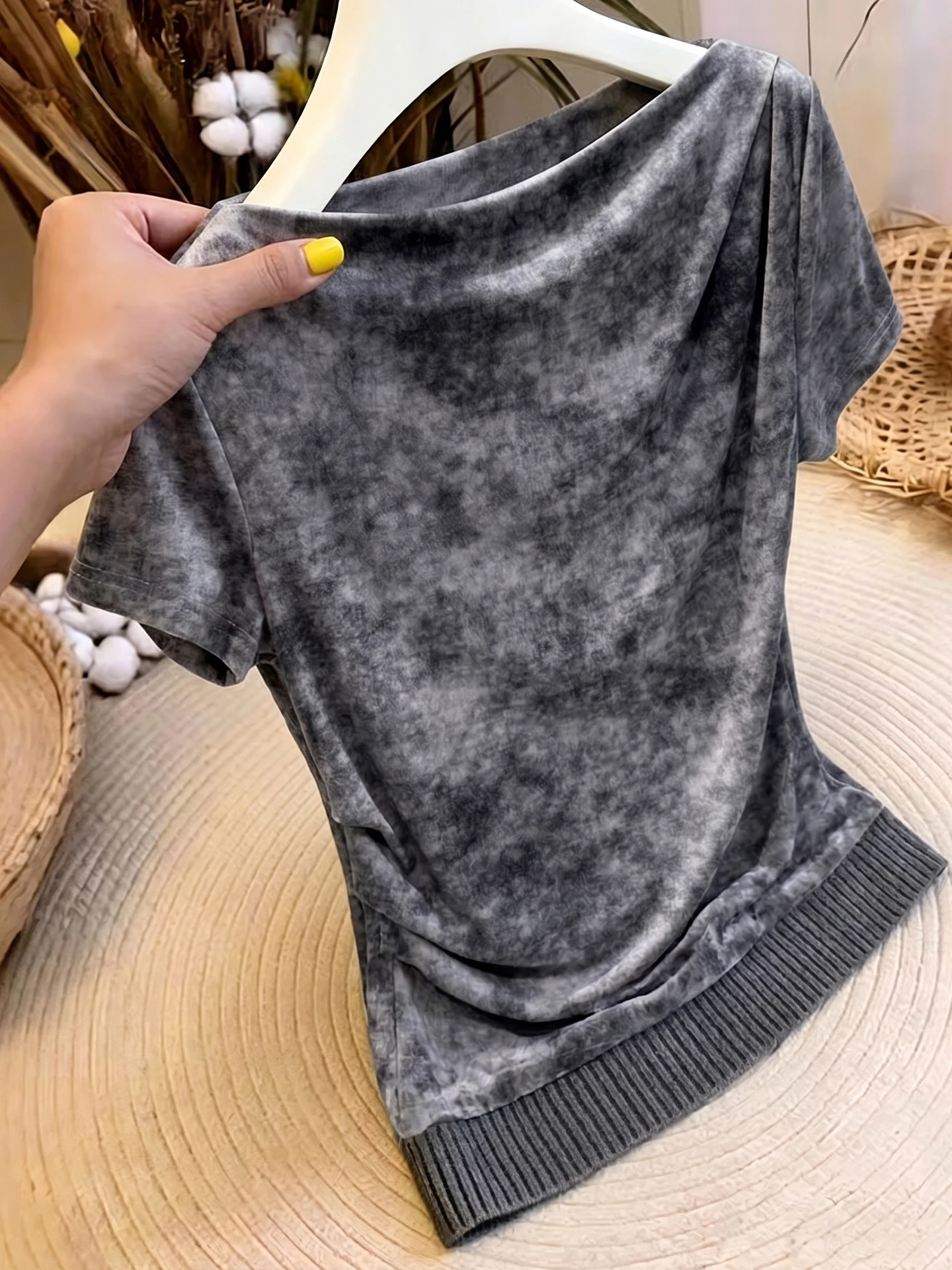 

Unique Stylish Short Sleeve T-Shirt Casual Simple Design Summer 2026 Korean Version Fashionable Top for Women