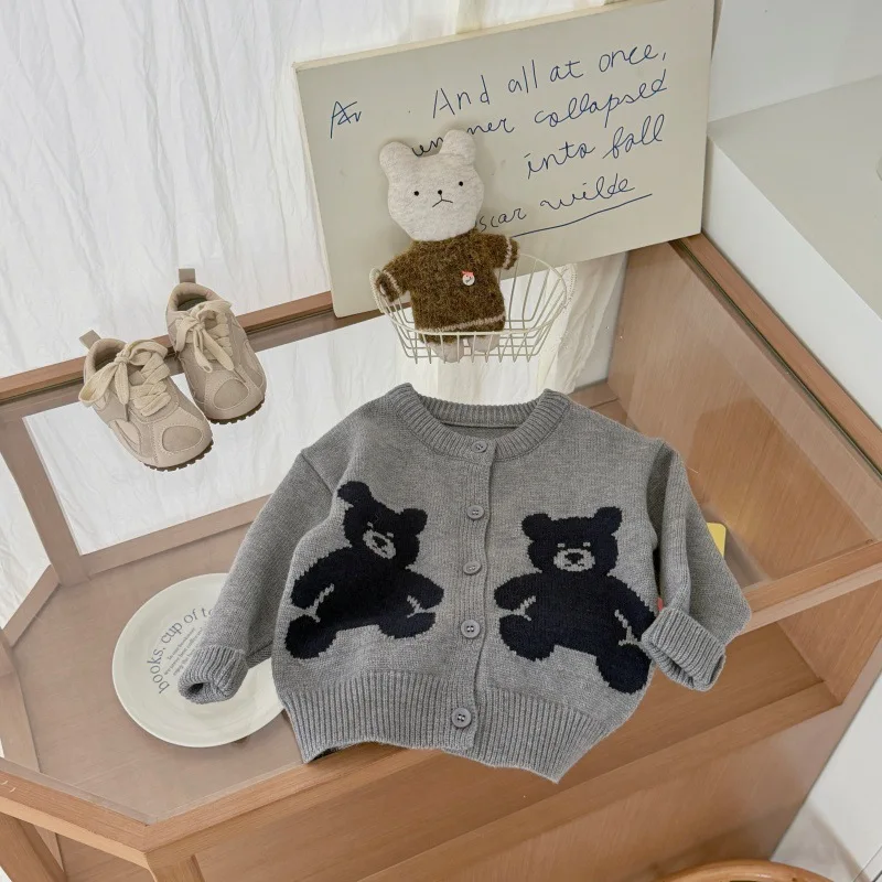 2026 Children's Winter Soft Sticky Cute Bear Knitted Pattern Solid Color Stylish Sweater