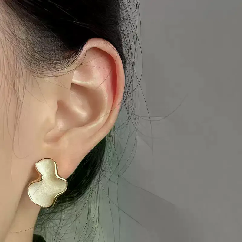 Artistic Abstract White Color Cloud Irregular Stud Earring For Women Temperament Ear Jewelry Simple Party Gift Elegant Brinc