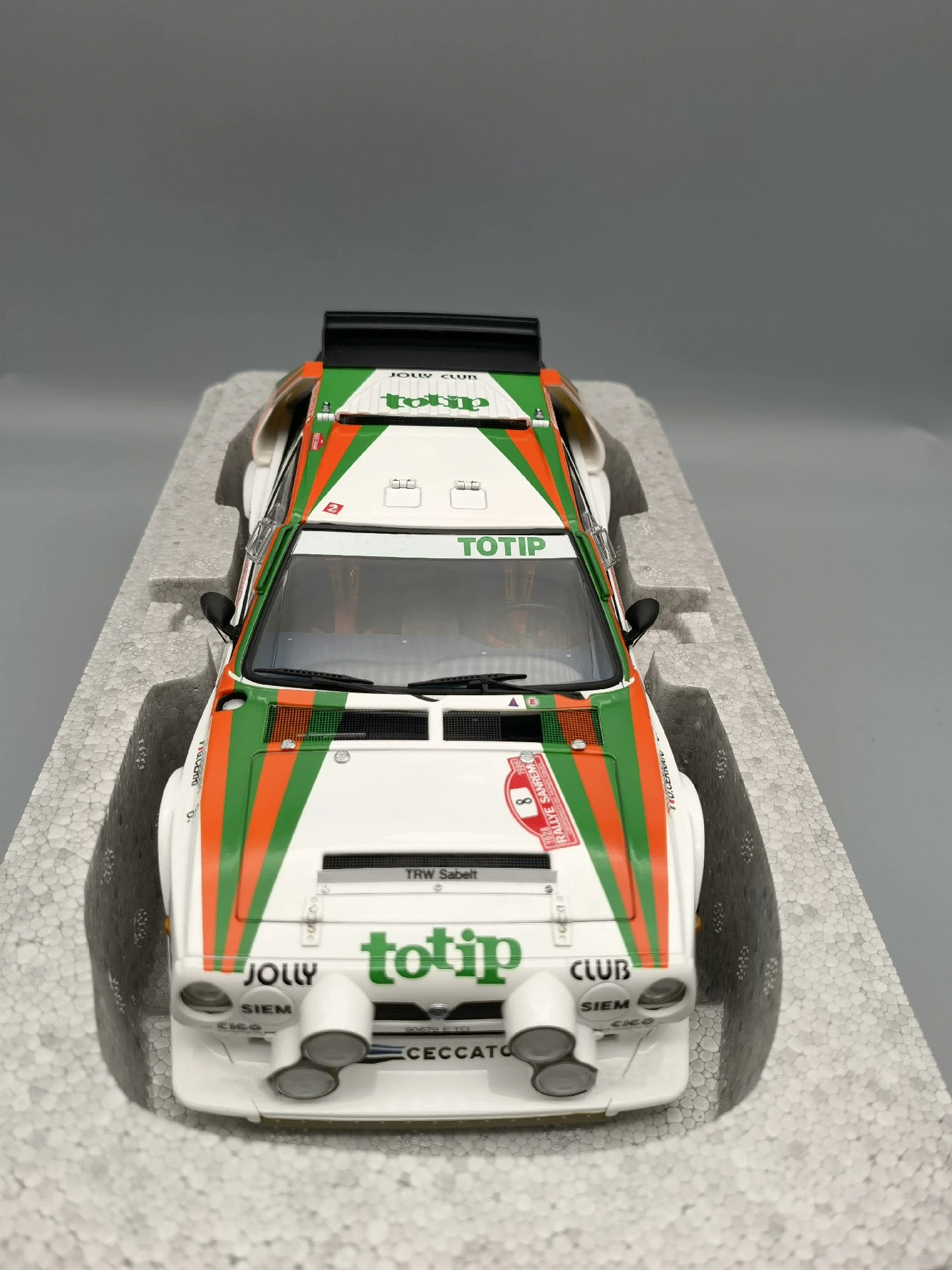 Autoart 1:18 S4 랠리 산레모 1986 No.8 시뮬레이션 한정판, 올 오픈 합금 금속 정적 자동차 모델 장난감 선물