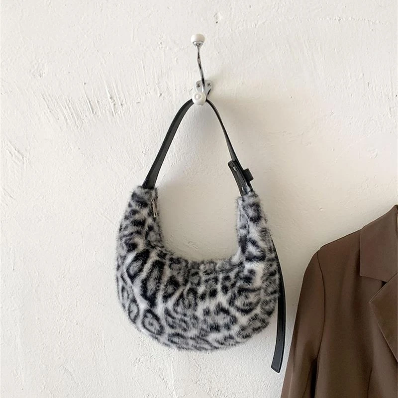 

E8FB Fashionable Plush Shoulder Bag with and Leopard Pattern Underarm Bags Party Handbag for Women