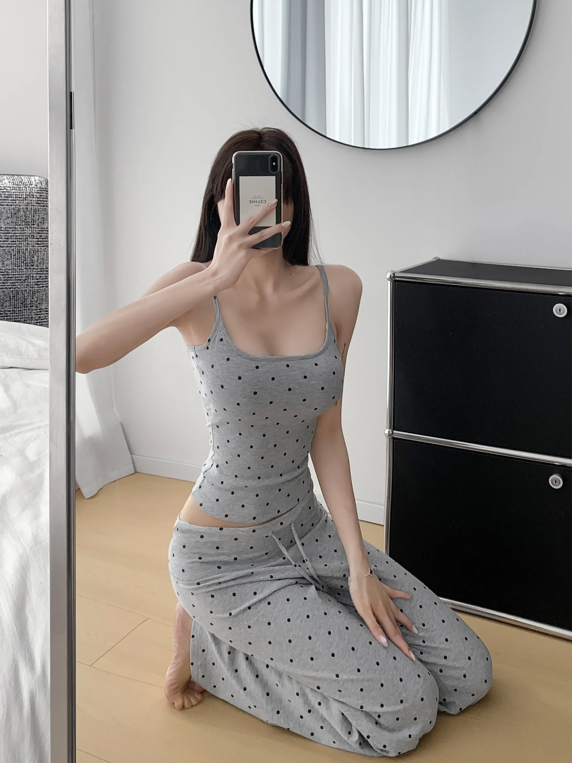 Zhang Zi  American Retro Polka Dot Strap Vest Short Women's Outerwear with Chest Pad Spicy Girl Atmosphere Feeling Top