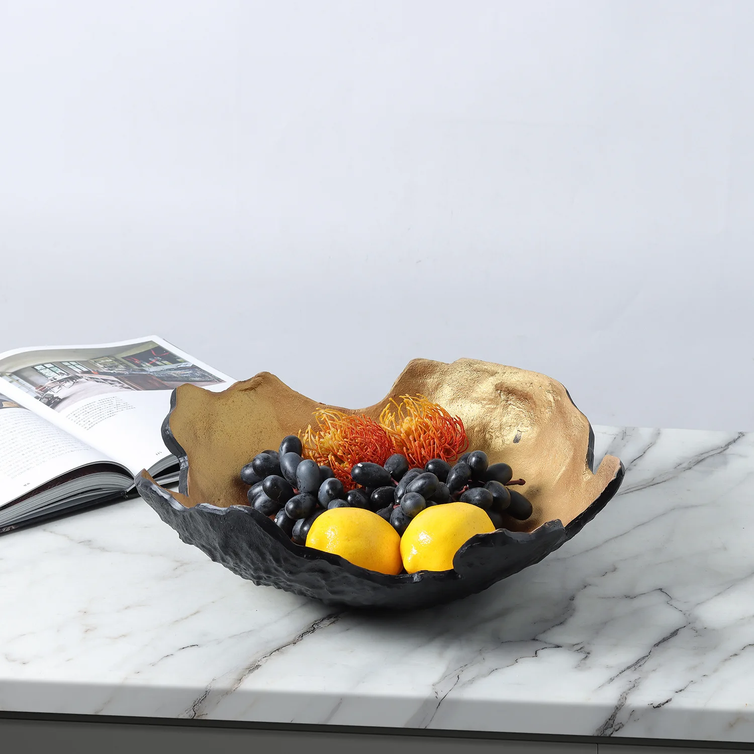 Modern simple creative resin black gold storage fruit plate hotel model room private club office desktop decoration
