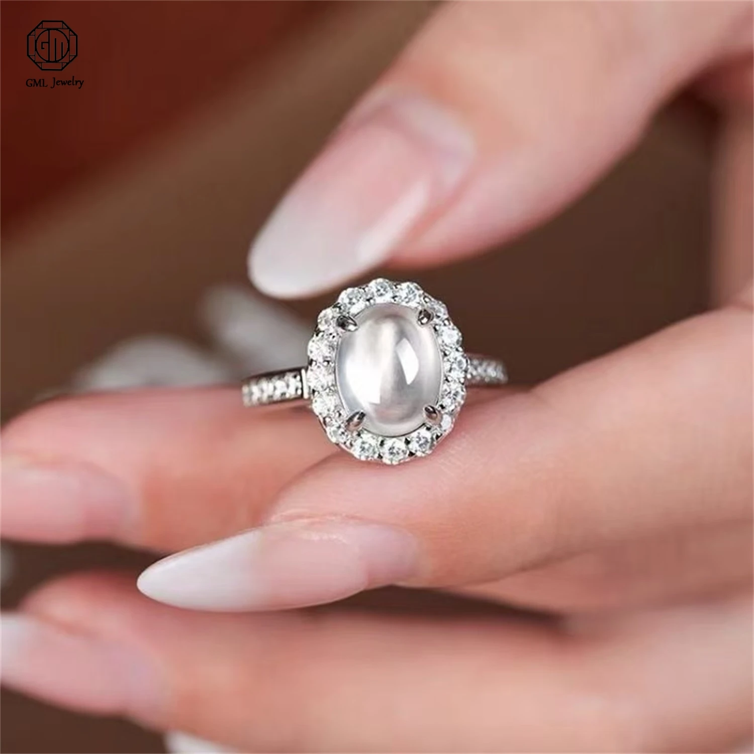 Natural Ice Translucent White Chalcedony Quartzite Egg Shaped Open Adjustable Ring Women Fashion Exquisite Ring Jewelry Gift
