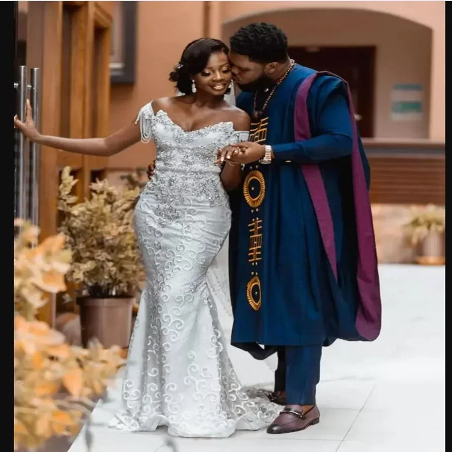 Maßgeschneiderte schulterfreie Stickerei Perlen Meerjungfrau Brautkleider Schwarze Mädchen Robe De Mariée Vintage Plus Size Brautkleid