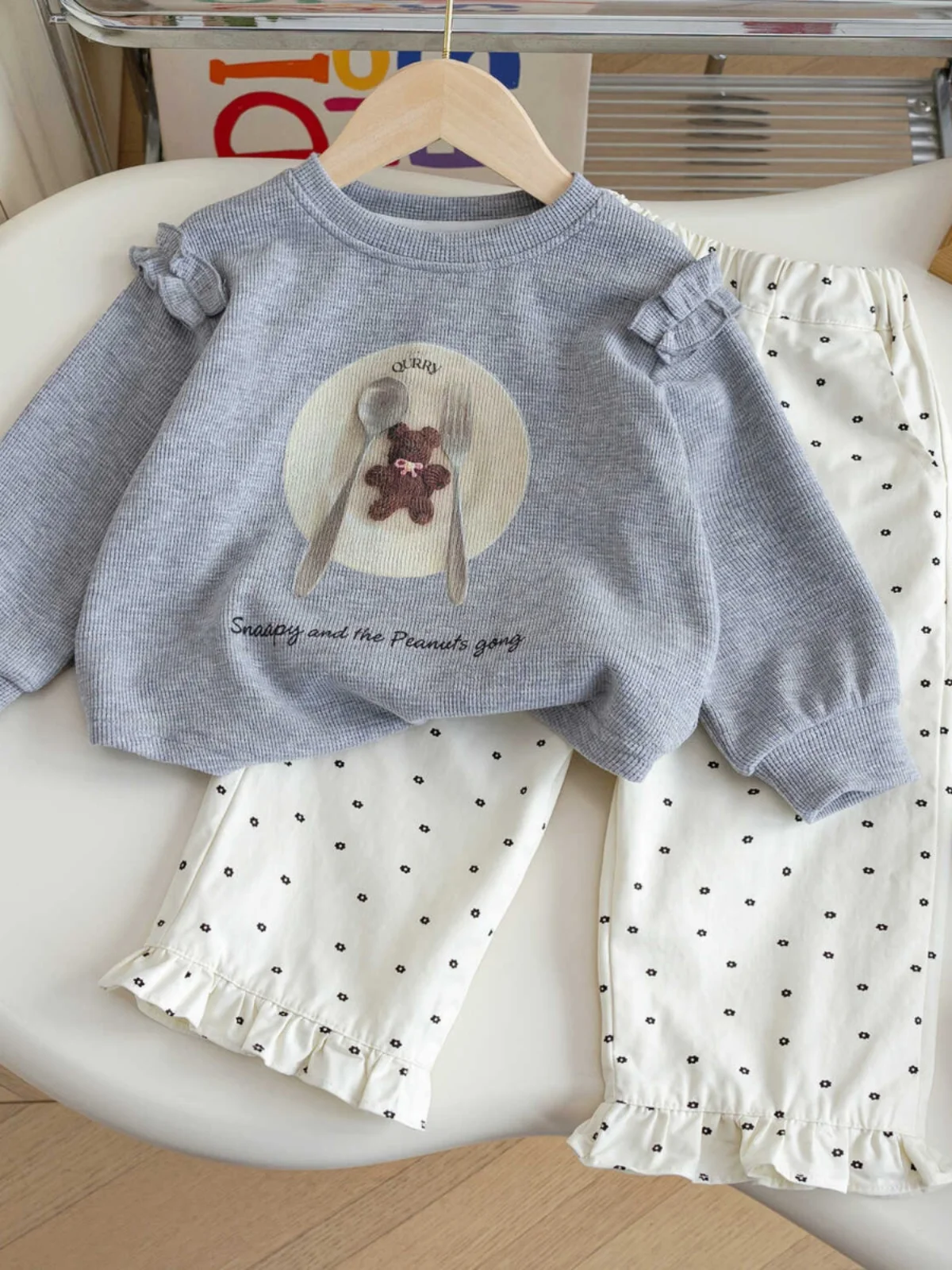 Traje de otoño para niñas, sudadera con estampado de encaje de dibujos animados, pantalones de pierna ancha, lunares, moda coreana, Top de seda para ir al trabajo, otro Material
