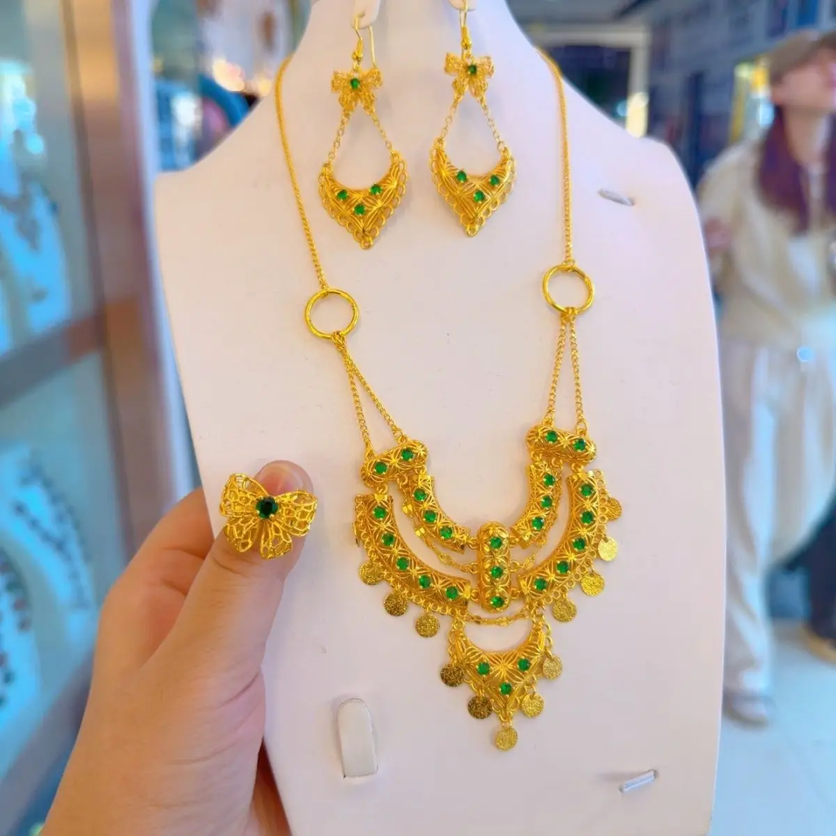 

Elegant Women's Jewelry Set 3-piece Necklace Ring Earrings Women's Jewelry Set with Bu10256