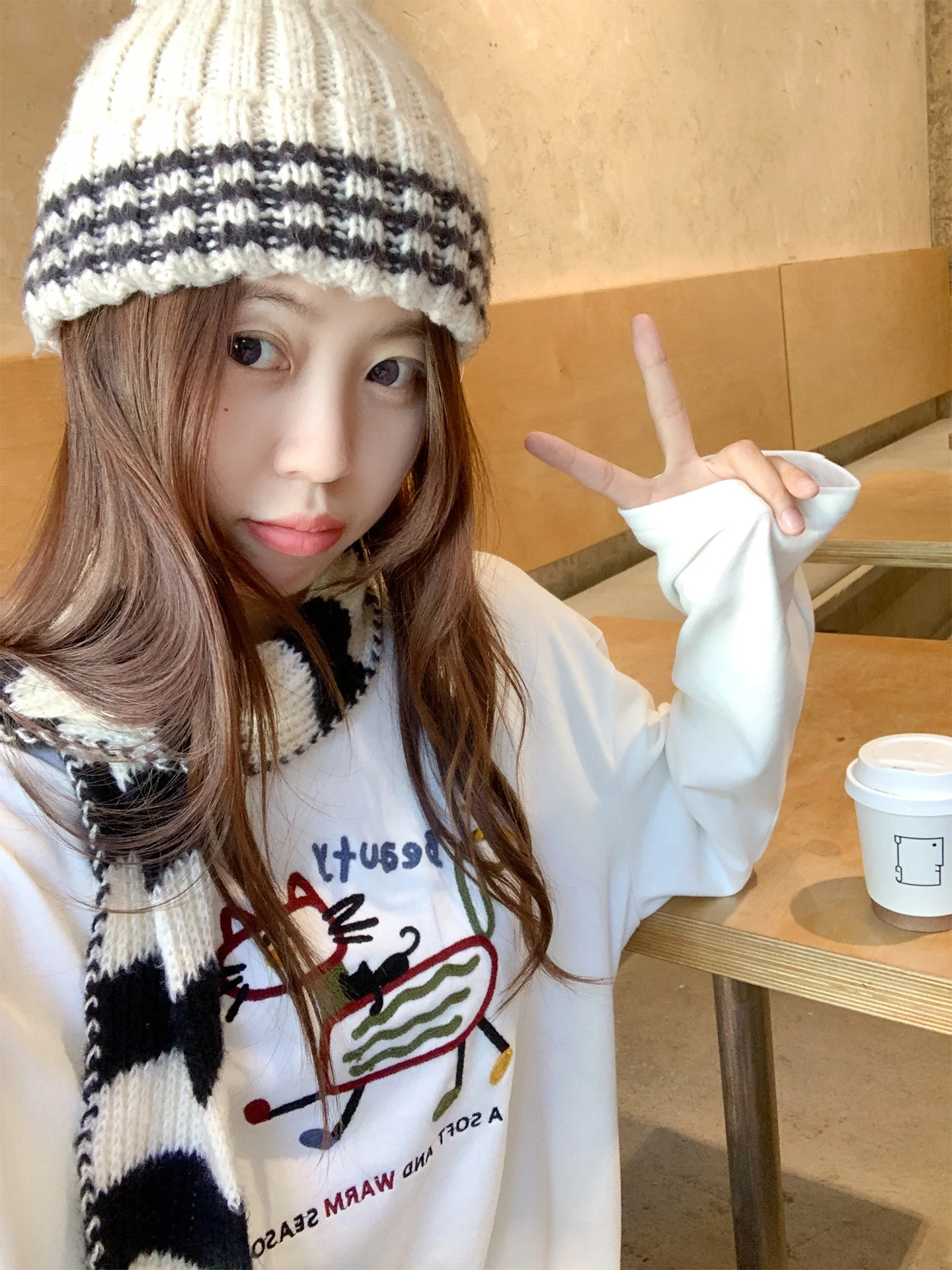 

Zeng Xiao Salted Long Sve round Ne Women's T-irt White Print Base Layer Top Comfortable Soft Korean Sle Autumn Winte...