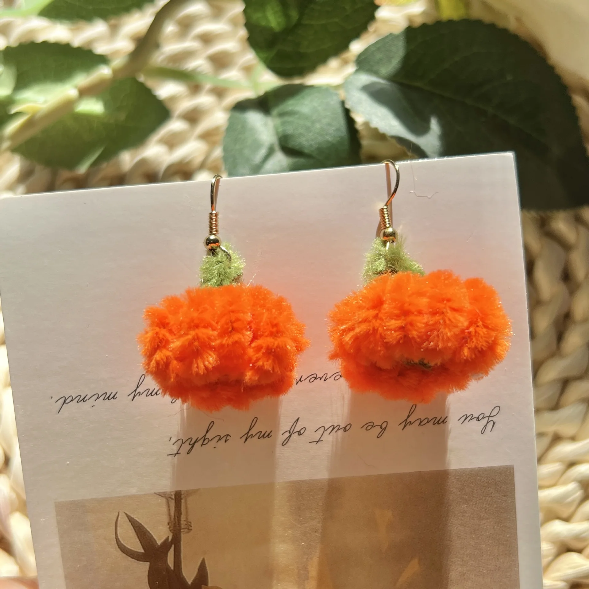 Pendientes de calabaza de felpa naranja estereoscópicos de estilo divertido y lindo, pendientes de fiesta con decoración de Halloween llamativos de dibujos animados UNISEX