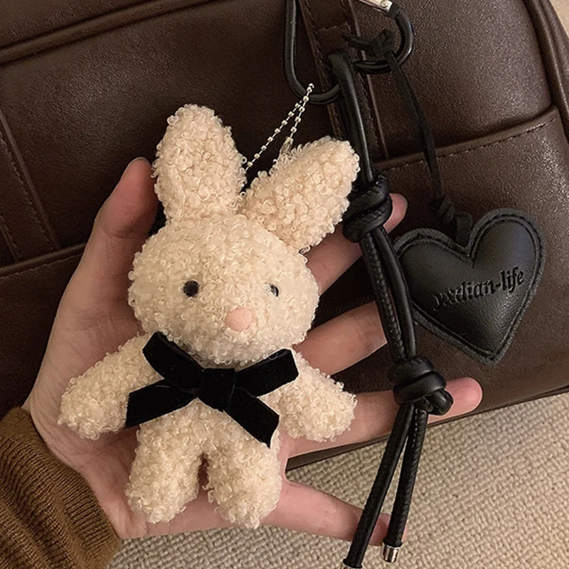 かわいいぬいぐるみバニーキーホルダー、レザーハートペンダント、漫画ドールバッグチャーム、車キーホルダー、カップルバッグペンダントアクセサリー