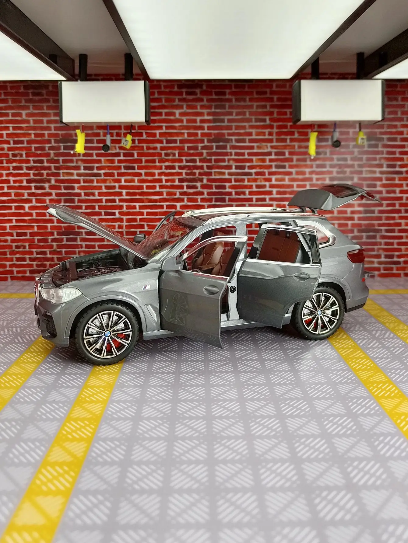 

1:24 X5 Alloy Model Car SUV children's toy car car model ornaments collection acousto-optic pull back gifts