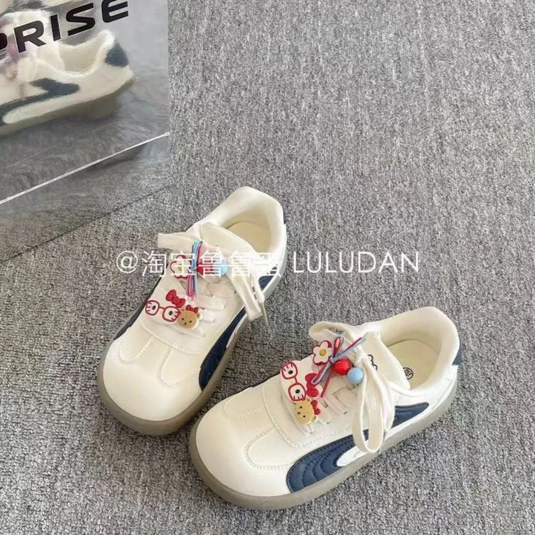 

Ретро-кроссовки с цветовыми блоками для женщин, осенняя новинка, модные и универсальные, с бахромой и шнуровкой, белые.