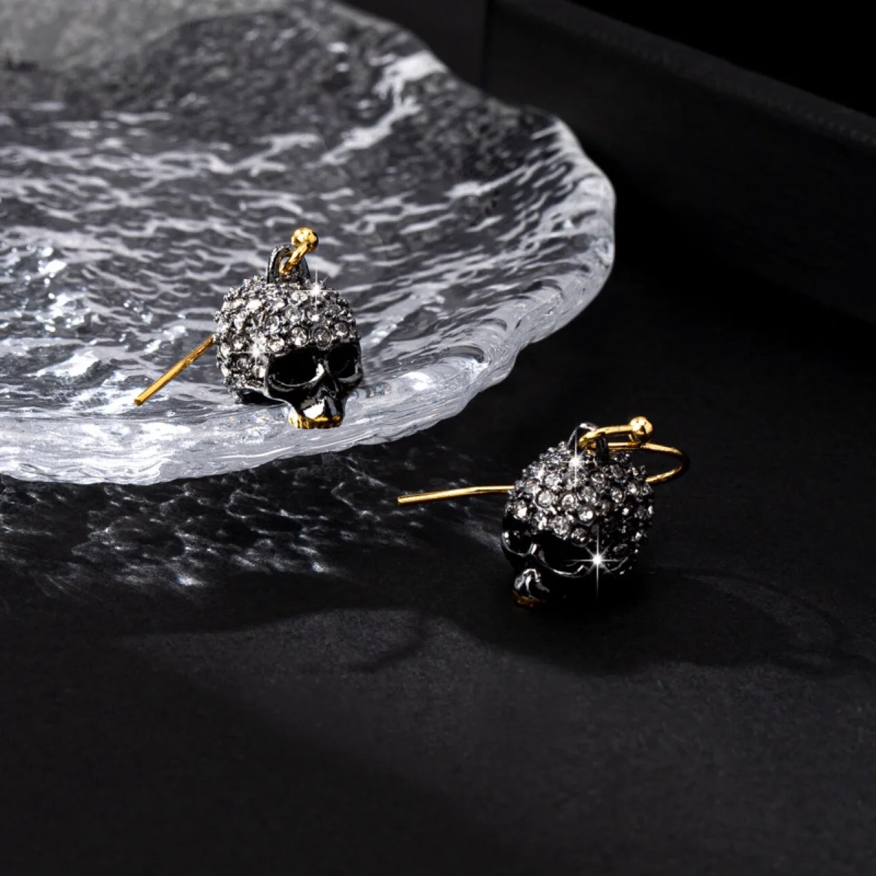 Genius Original Design Copper-plated Gold-plated Two-color Full Diamond Skull Series Earrings