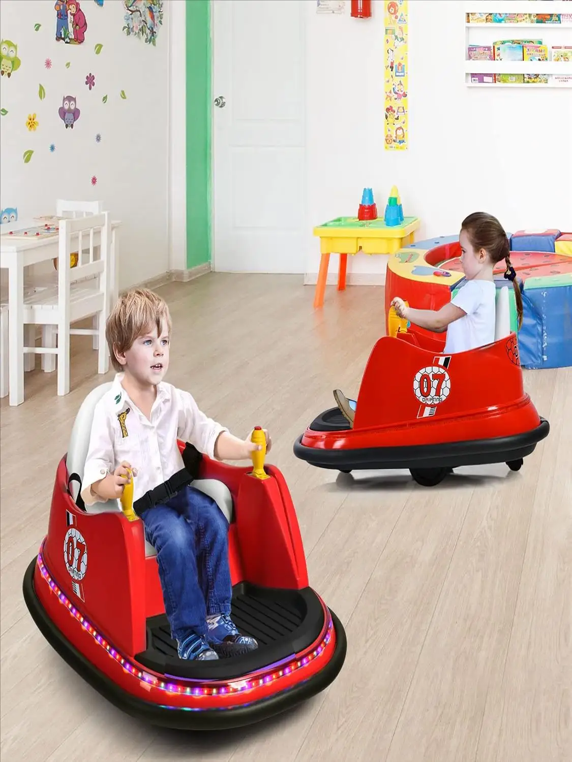 Scooter de voiture 6V avec lumières et musique colorées, rotation à 360 degrés, voiture pare-chocs pour enfants de 2 à 5 ans