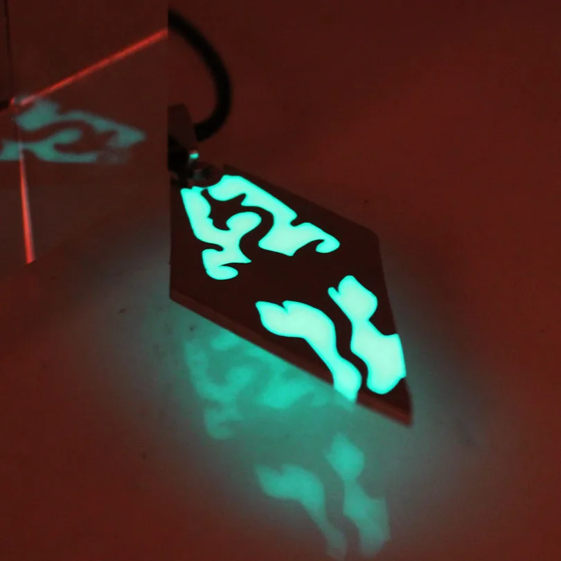 Dragon keychain glowing Dragon keyChain Fashion Jewelry Pendant glow in the dark car key chain Bag pendant