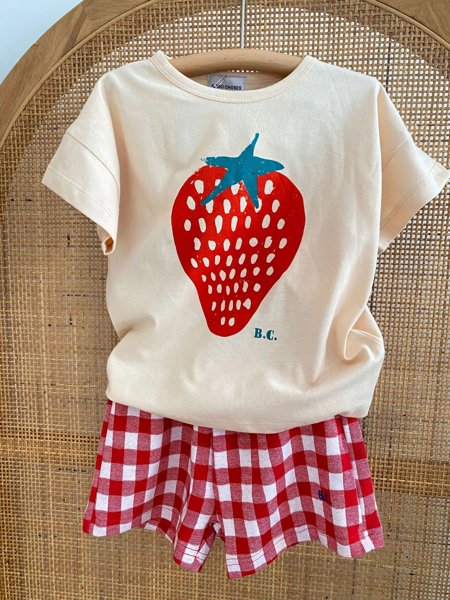 

Jenny&Dave 2023 Spring/Summer New Series Girls' Strawberry Top Red Plaid Pants Spot Girl