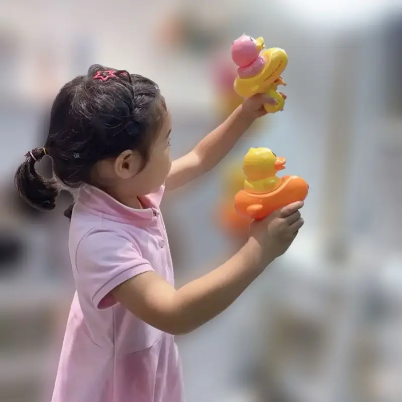 Cute Little Yellow Duck Pull Style Water Gun Bath Toy Cartoon Spray Gun Shower Pool Toy Summer Backpack Water Gun Beach Toy