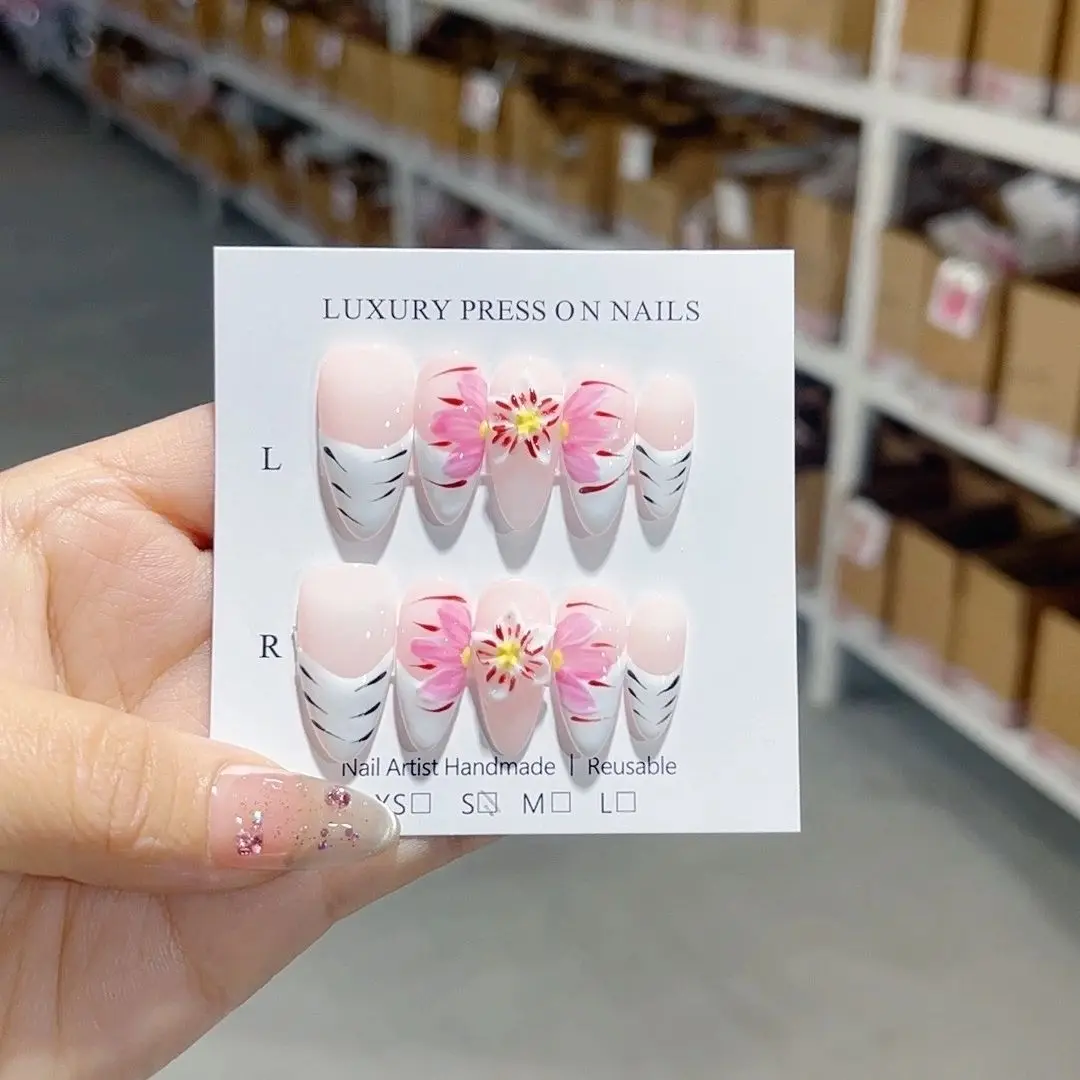 

Handmade Press On Nails with Removable and Reusable Design,High-quality Luxurious Style And Whitening Effect.No.D258