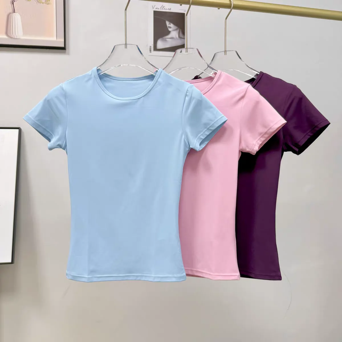 Women's Outdoor Sports Shirt Yoga Wear Fitness T-Shirt Quick Dry Running T-Shirt Workout Top Female Sportswear Exercise Clothing