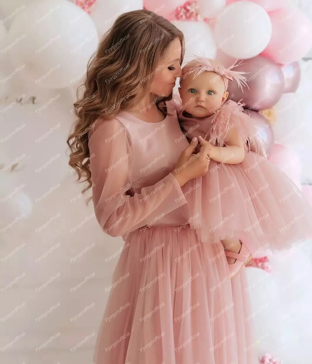 Charming Pink Mother And Daughter Rulle Dresses Lace Back With   Feathers Puffy Long Formal Evening Gowns For Family Look Dress