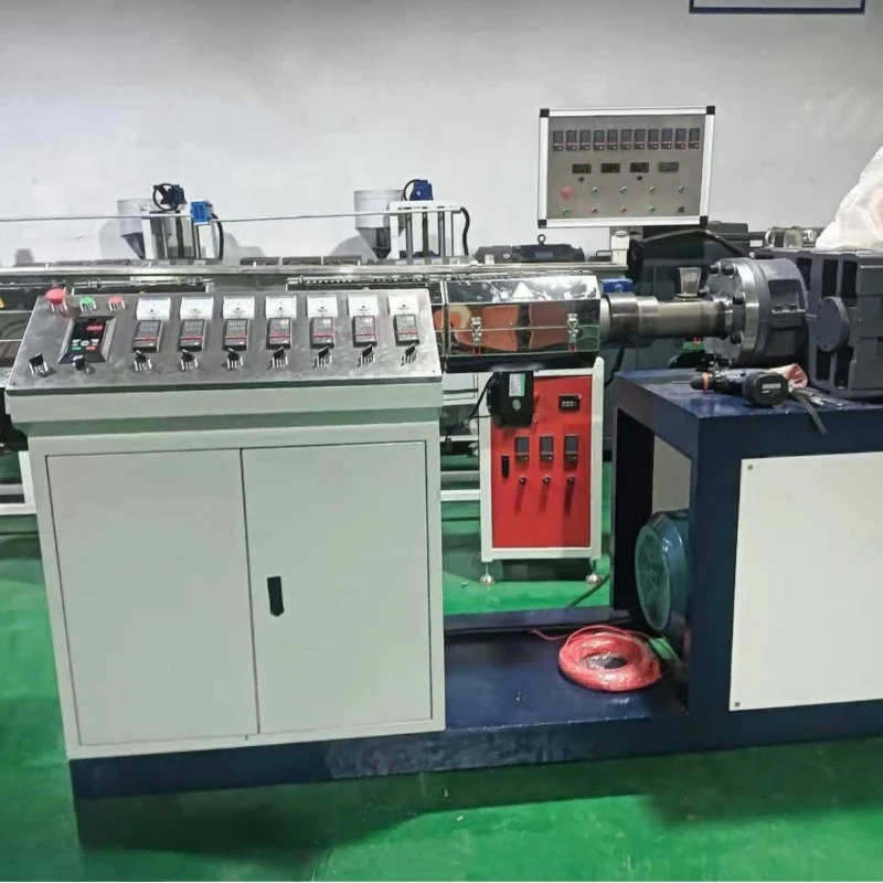 Extruder host for extruding PVC foam