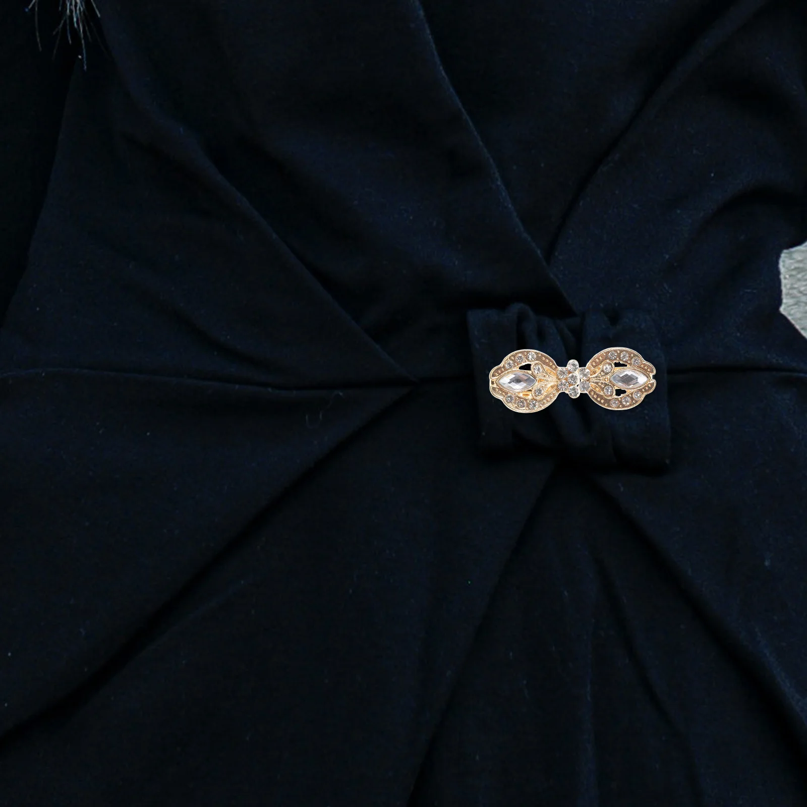 

Scarf Ring Clips Gold Finish Minimalist Elegant Rhinestone Cape Cloak Clips for Shawl Sweaters Cardigan Brooch Fastening