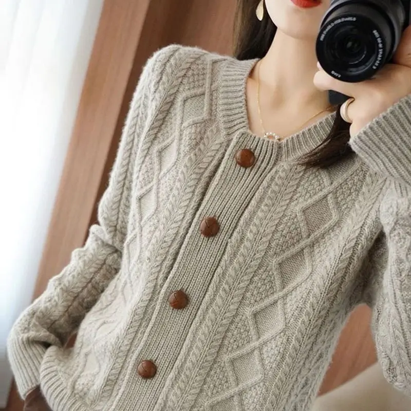 Women\'s Autumn And Winter Lazy Thickened Short Sweater Jacket Knitted Twisted Outerwear Top Long Sleeves Sweater Single Breasted