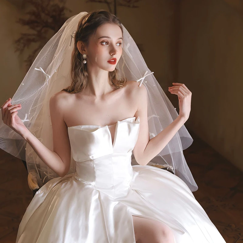 Crystal Crown Wedding Veil: The Perfect Blend of Vintage Glamour and Modern  Simplicity for the Discerning Bride