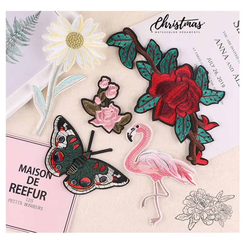 High-q 1pc Flamingo Butterfly Flower Rose Patches for Clothing Iron on Badge Clothes Embroidery Sewing Sticker Stripes Applique